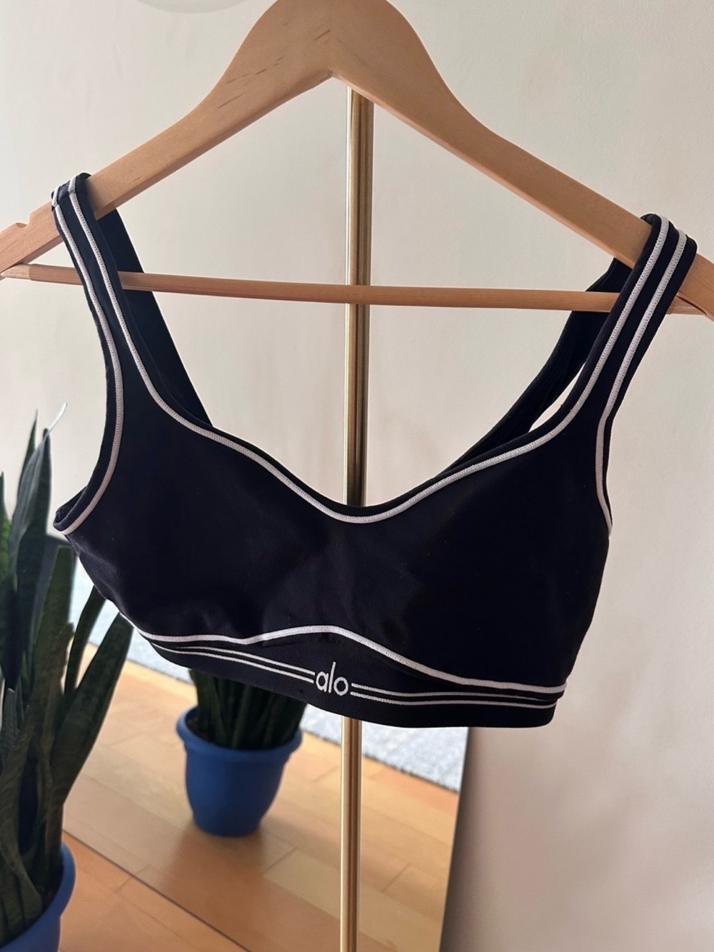 🖤ALO Yoga Airbrush Heart Throb Bra - Black/White/SMALL - Picture 2 of 4